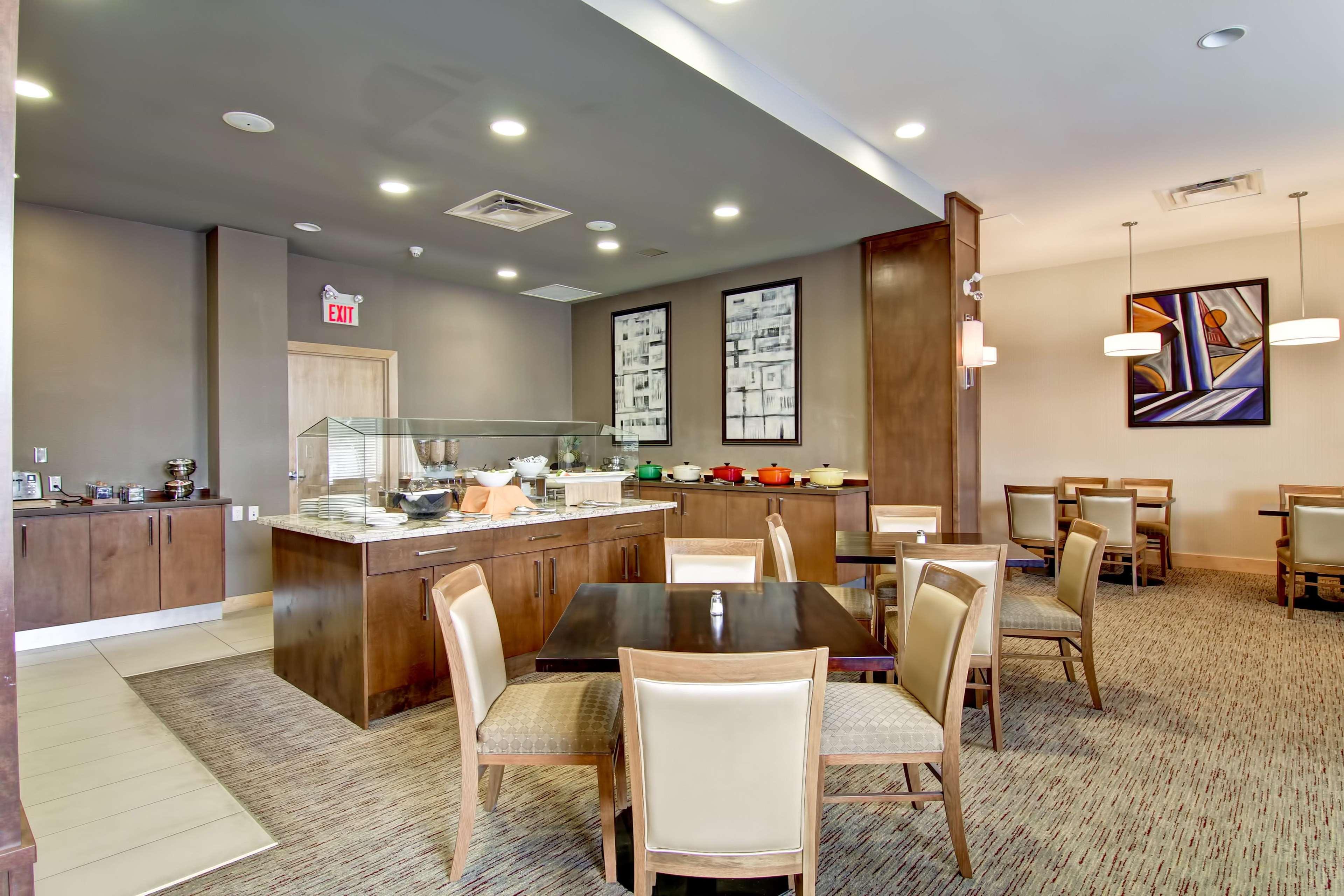 Hotel Doubletree By Hilton - Kamloops Exterior foto
