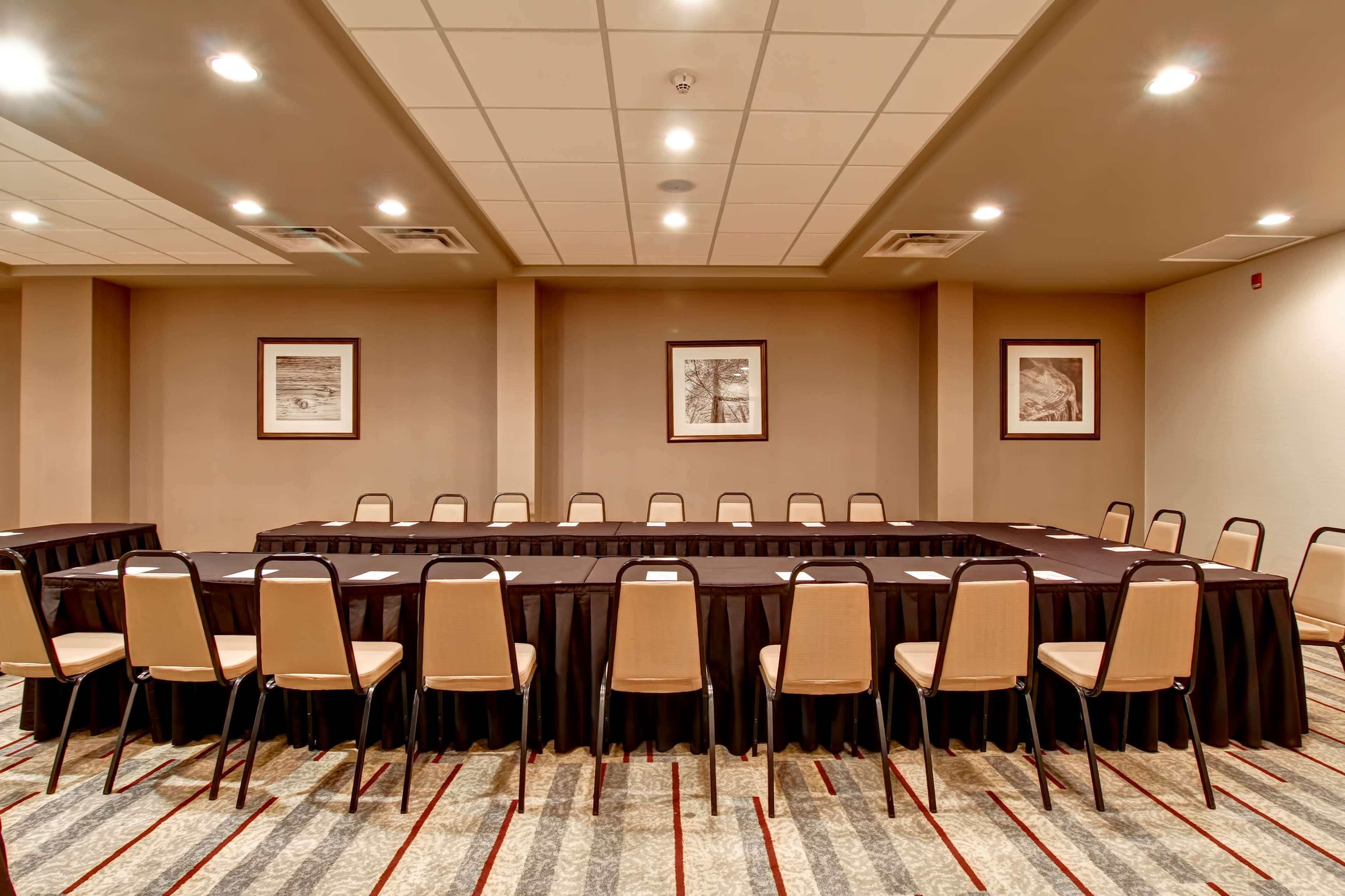 Hotel Doubletree By Hilton - Kamloops Exterior foto
