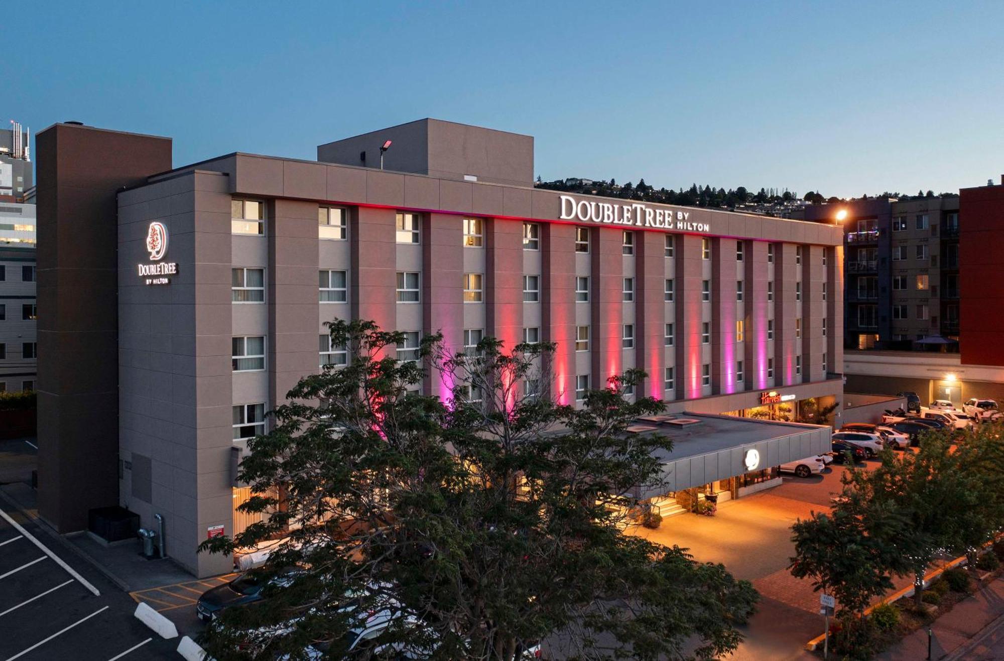Hotel Doubletree By Hilton - Kamloops Exterior foto