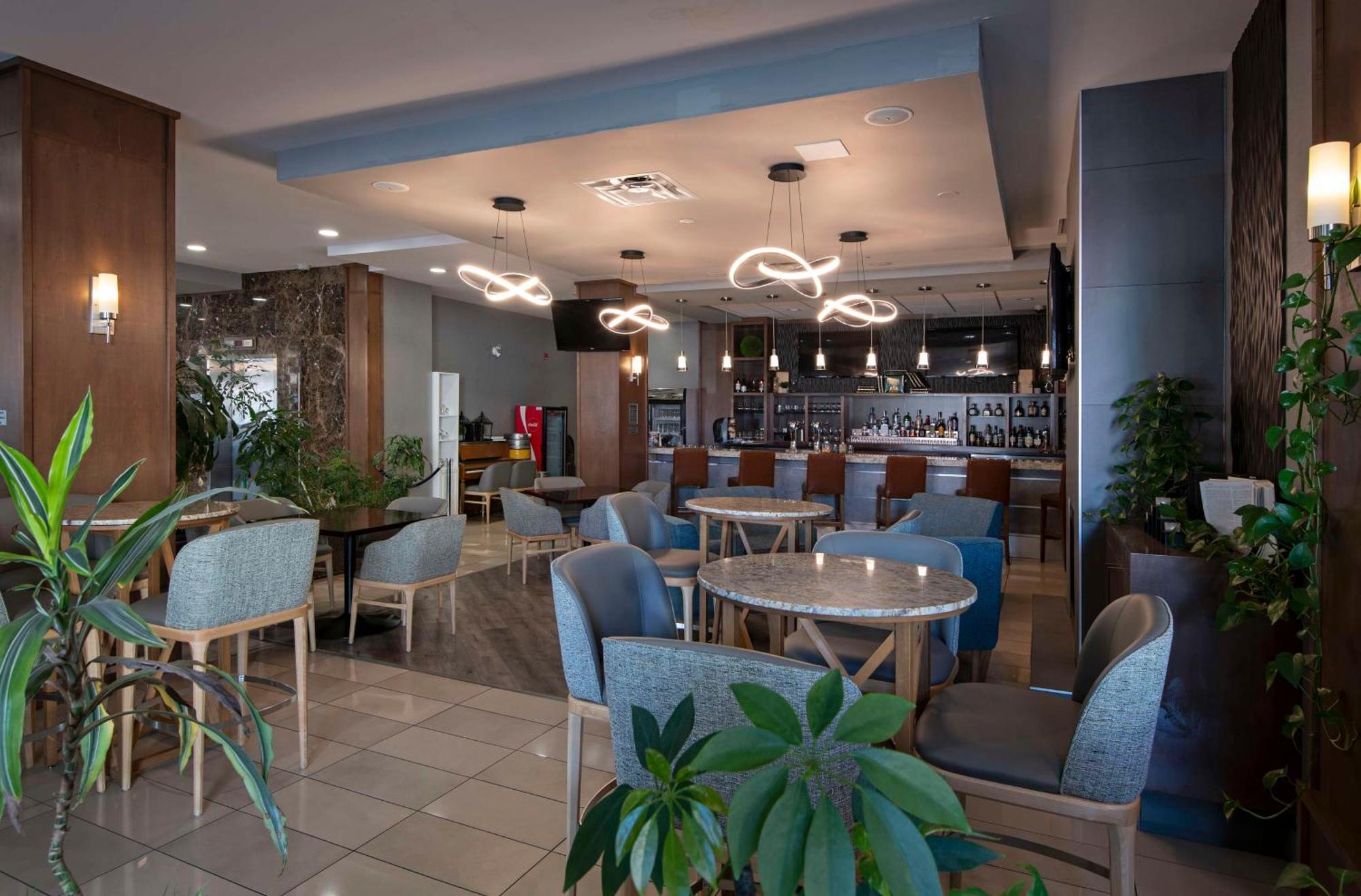 Hotel Doubletree By Hilton - Kamloops Exterior foto