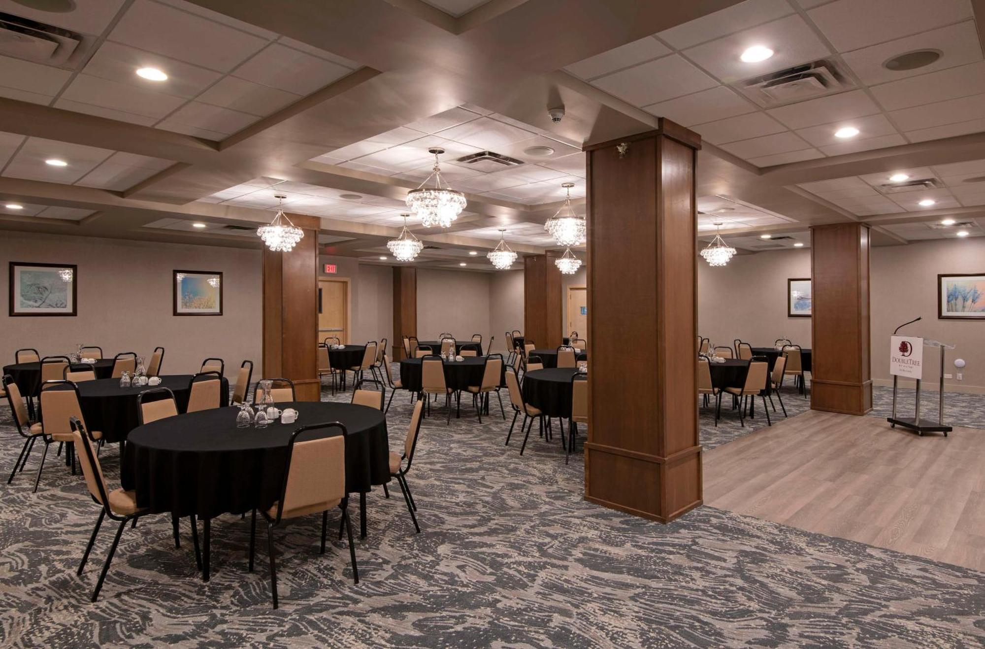 Hotel Doubletree By Hilton - Kamloops Exterior foto