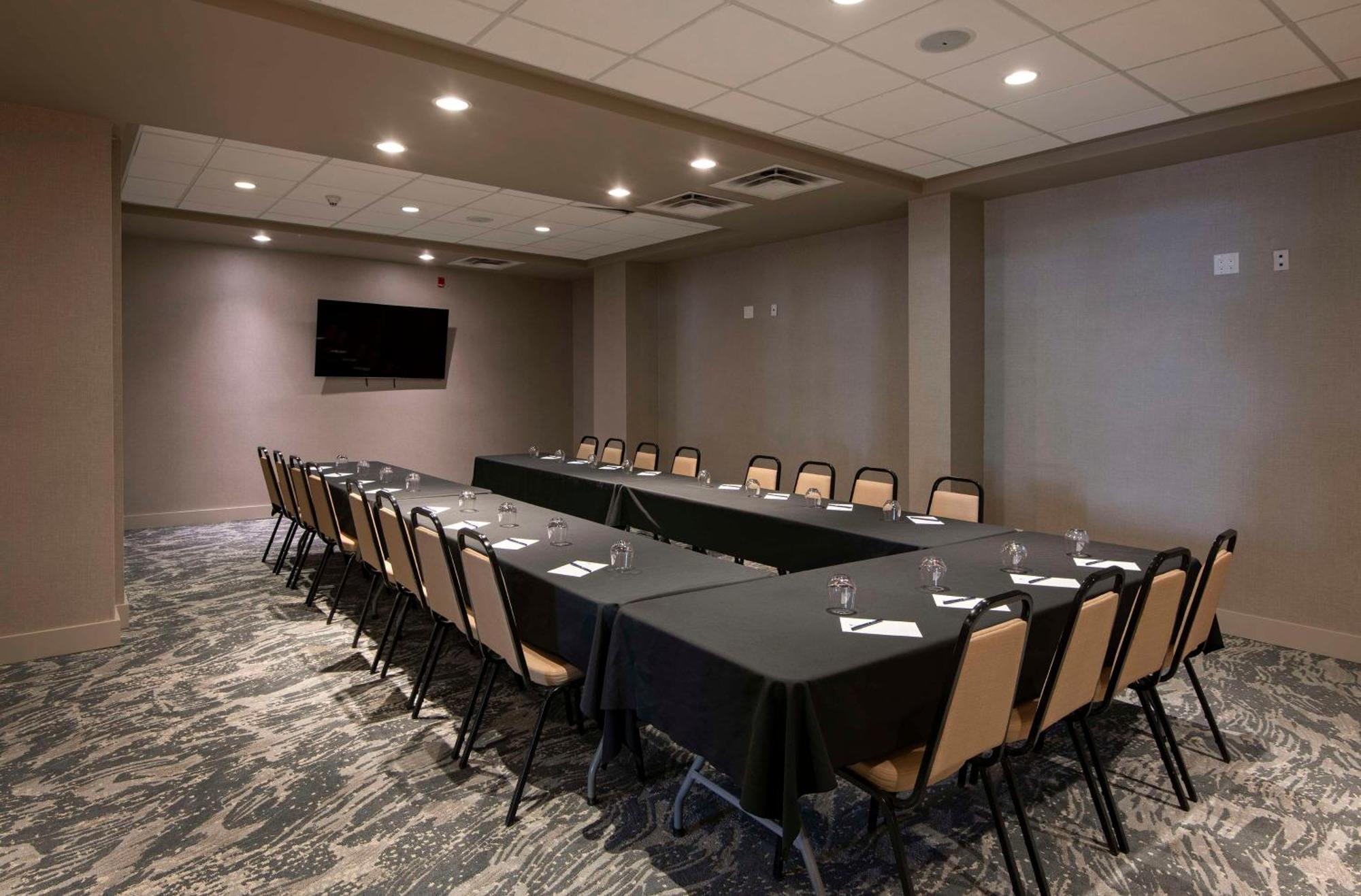 Hotel Doubletree By Hilton - Kamloops Exterior foto