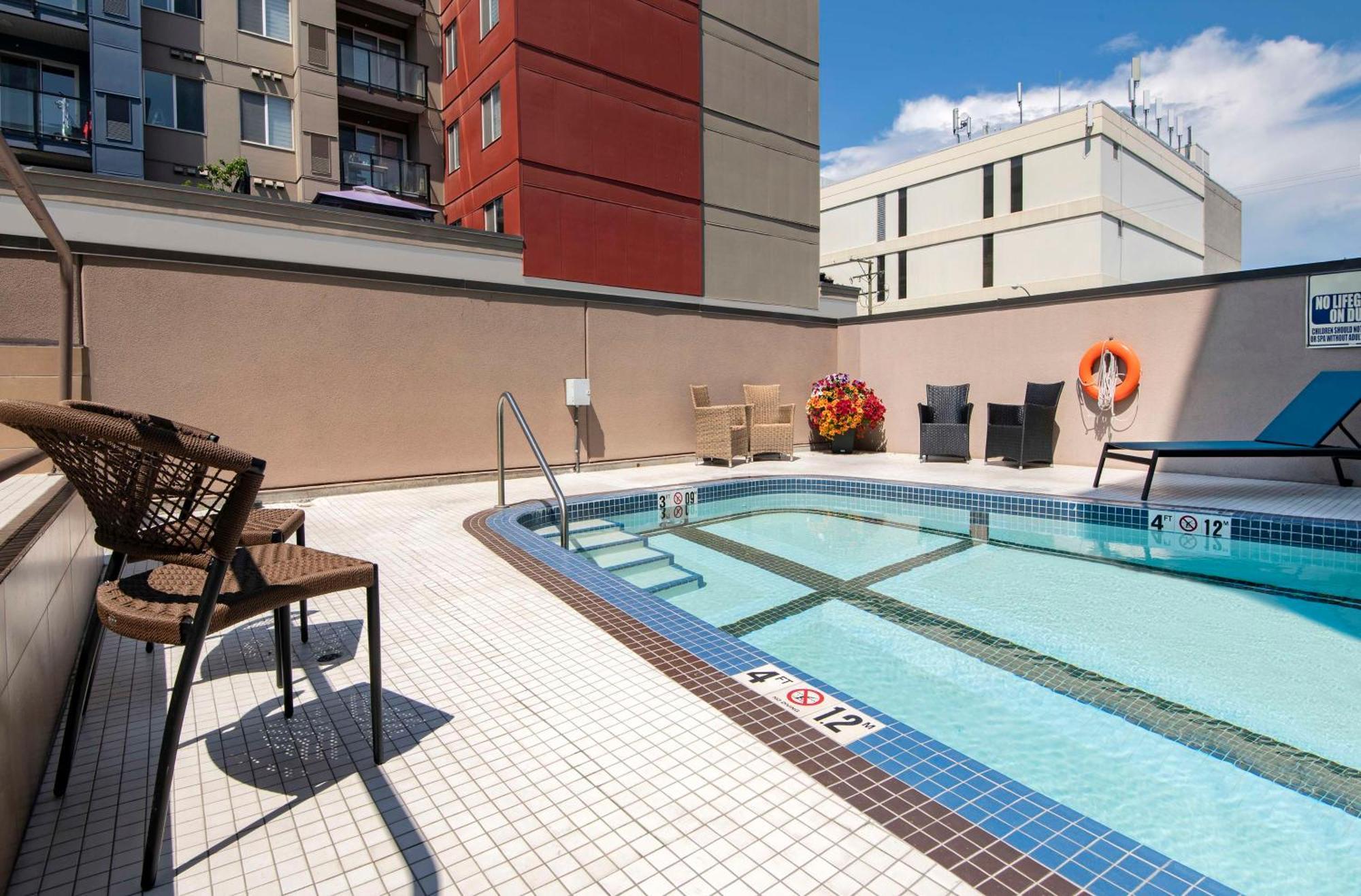 Hotel Doubletree By Hilton - Kamloops Exterior foto